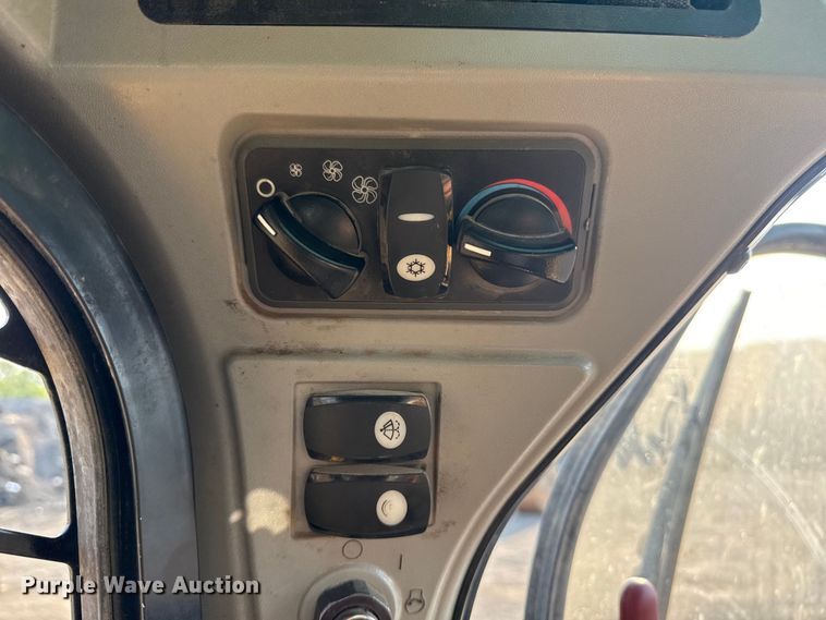 image for item DS3869 2017 Caterpillar 289D tracked skid steer loader