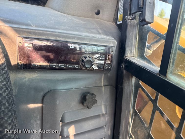 image for item DS3869 2017 Caterpillar 289D tracked skid steer loader