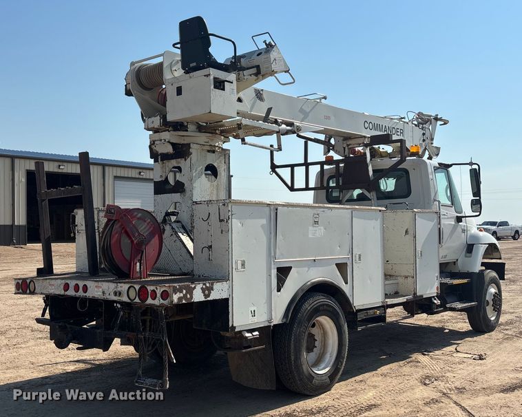 image for item DT3253 2006 International WorkStar 7300 digger derrick truck