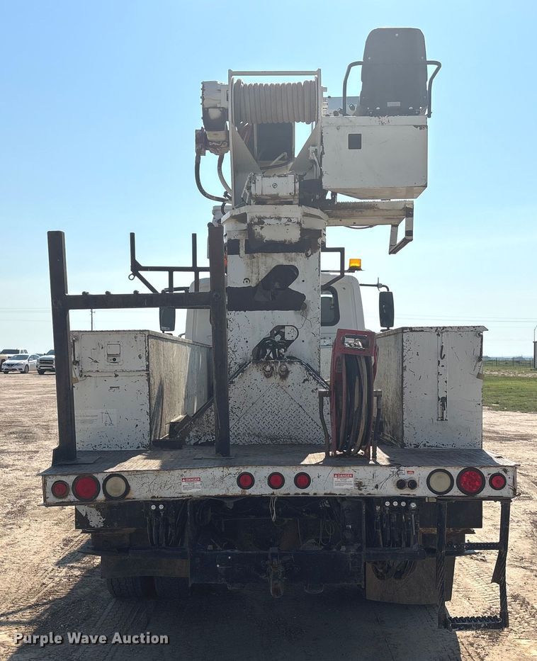 image for item DT3253 2006 International WorkStar 7300 digger derrick truck