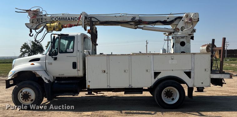 image for item DT3253 2006 International WorkStar 7300 digger derrick truck