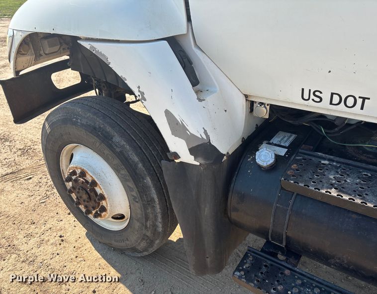 image for item DT3253 2006 International WorkStar 7300 digger derrick truck