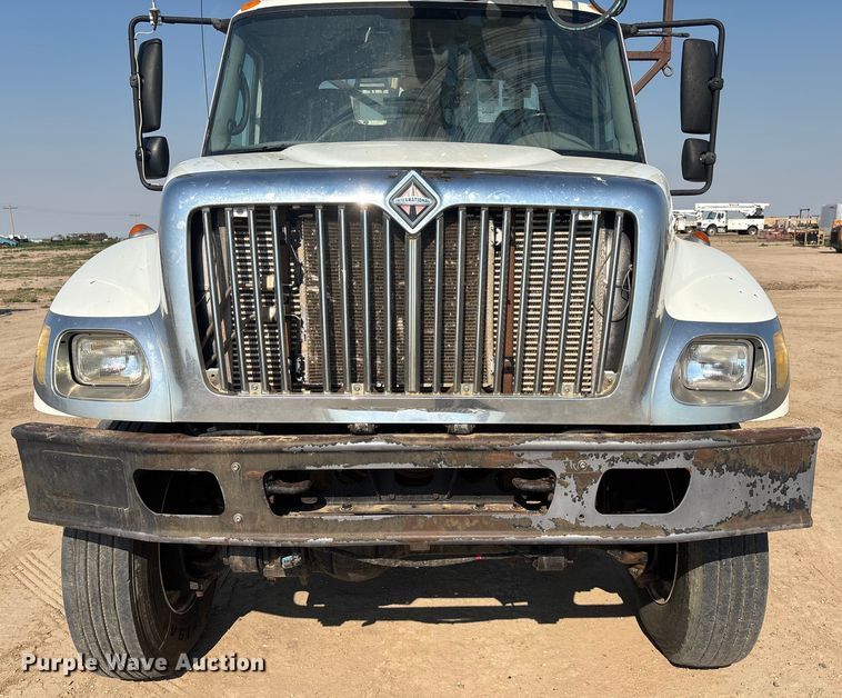 image for item DT3253 2006 International WorkStar 7300 digger derrick truck