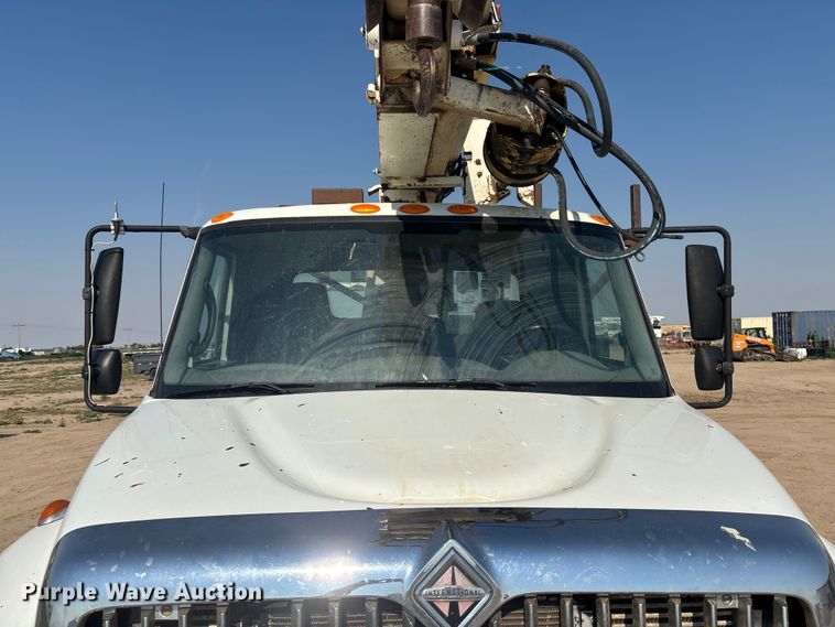 image for item DT3253 2006 International WorkStar 7300 digger derrick truck