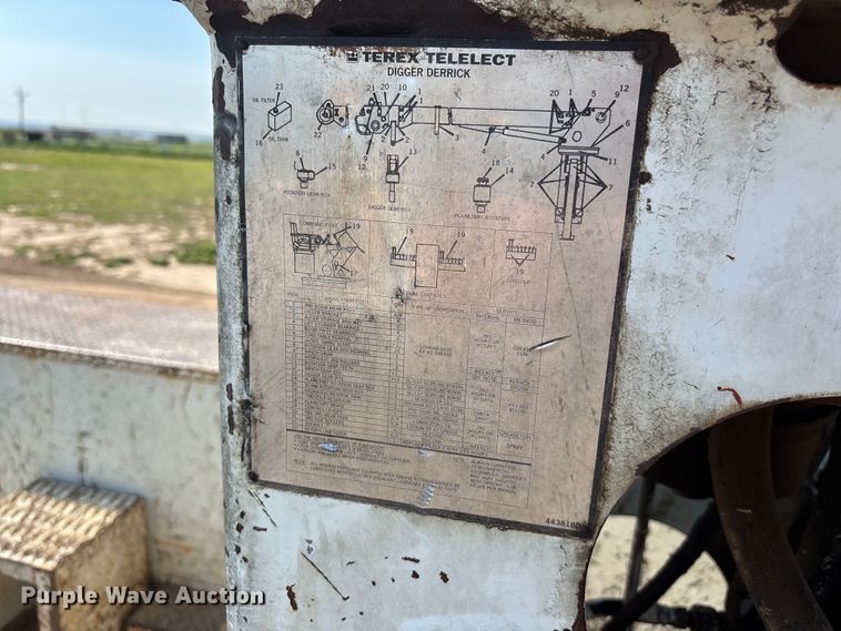 image for item DT3253 2006 International WorkStar 7300 digger derrick truck