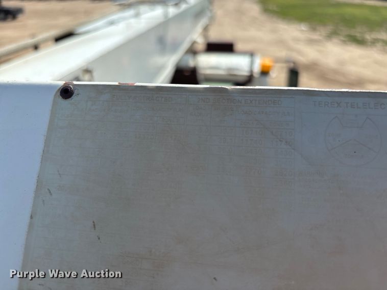 image for item DT3253 2006 International WorkStar 7300 digger derrick truck