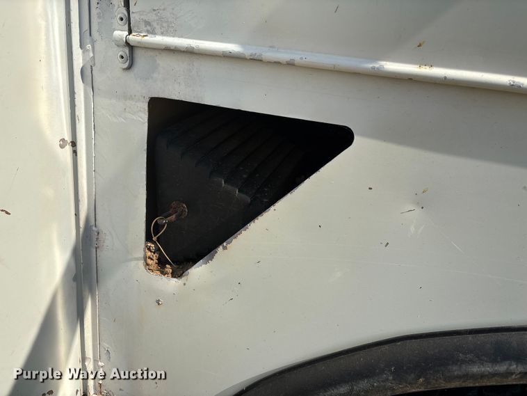 image for item DT3253 2006 International WorkStar 7300 digger derrick truck