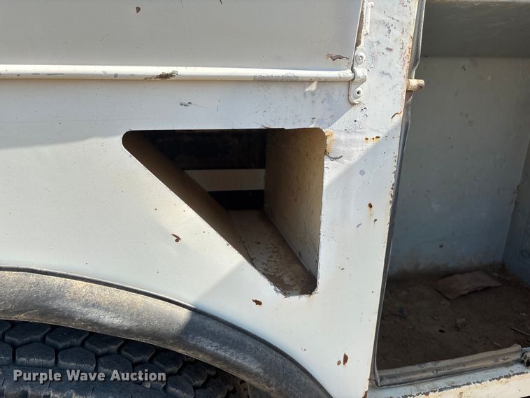 image for item DT3253 2006 International WorkStar 7300 digger derrick truck