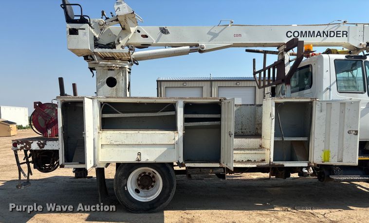 image for item DT3253 2006 International WorkStar 7300 digger derrick truck