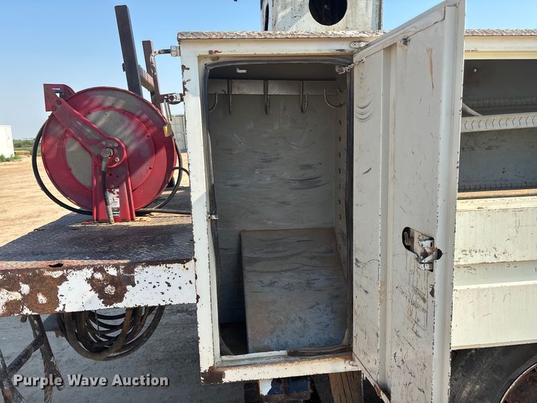 image for item DT3253 2006 International WorkStar 7300 digger derrick truck