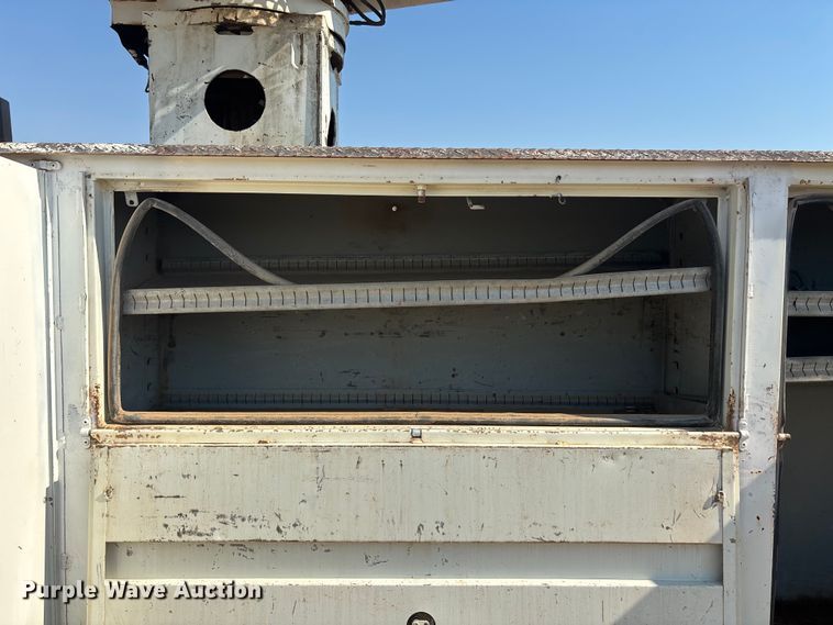 image for item DT3253 2006 International WorkStar 7300 digger derrick truck