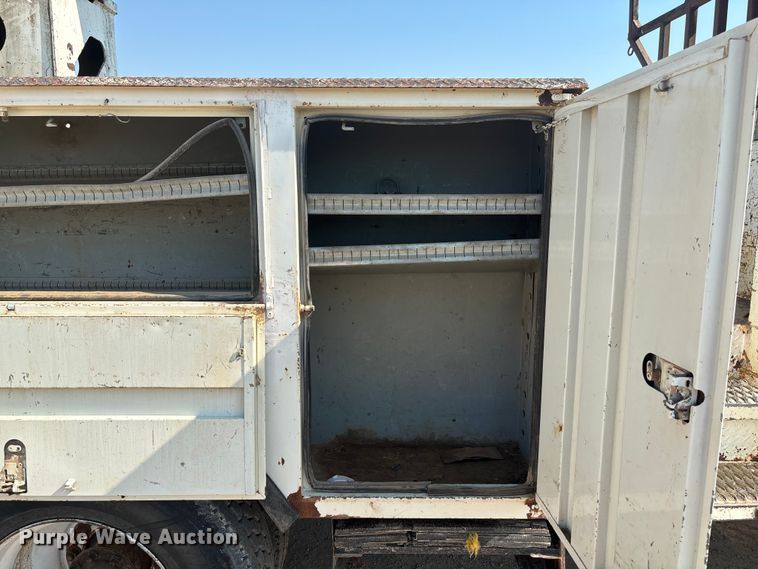 image for item DT3253 2006 International WorkStar 7300 digger derrick truck