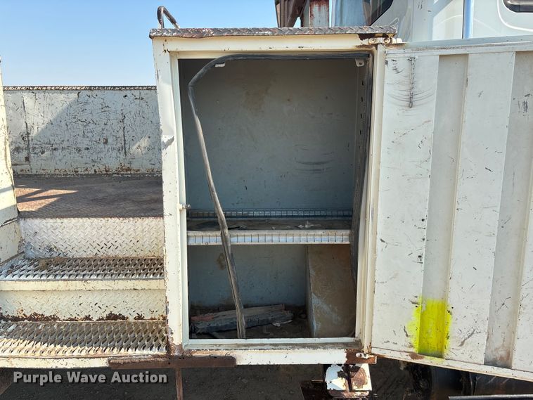 image for item DT3253 2006 International WorkStar 7300 digger derrick truck