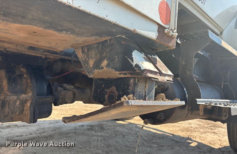 image for item DT3253 2006 International WorkStar 7300 digger derrick truck