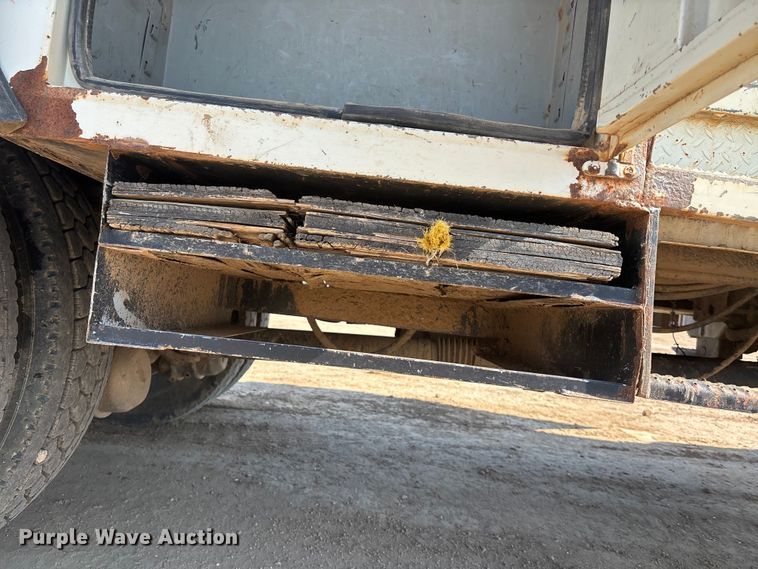 image for item DT3253 2006 International WorkStar 7300 digger derrick truck