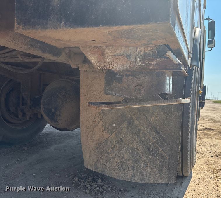 image for item DT3253 2006 International WorkStar 7300 digger derrick truck