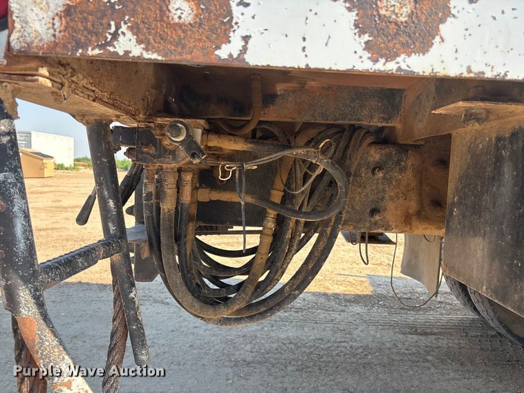 image for item DT3253 2006 International WorkStar 7300 digger derrick truck