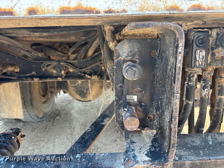 image for item DT3253 2006 International WorkStar 7300 digger derrick truck