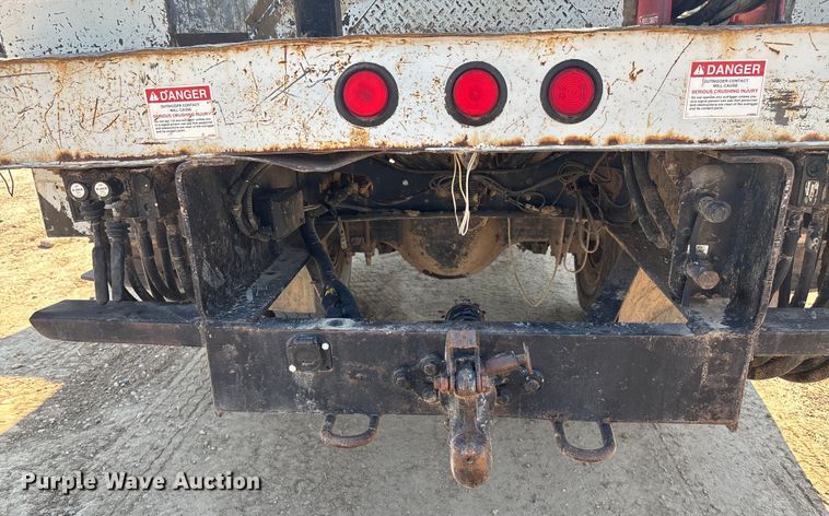 image for item DT3253 2006 International WorkStar 7300 digger derrick truck