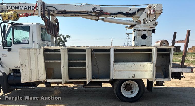 image for item DT3253 2006 International WorkStar 7300 digger derrick truck