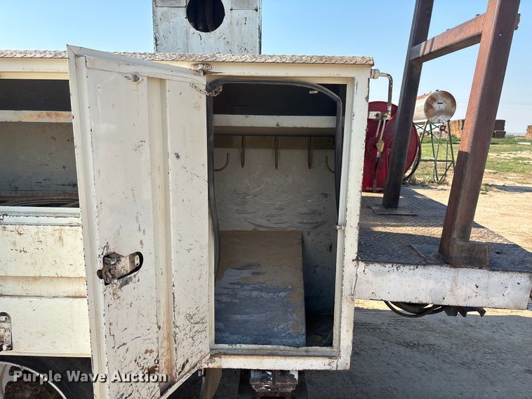 image for item DT3253 2006 International WorkStar 7300 digger derrick truck