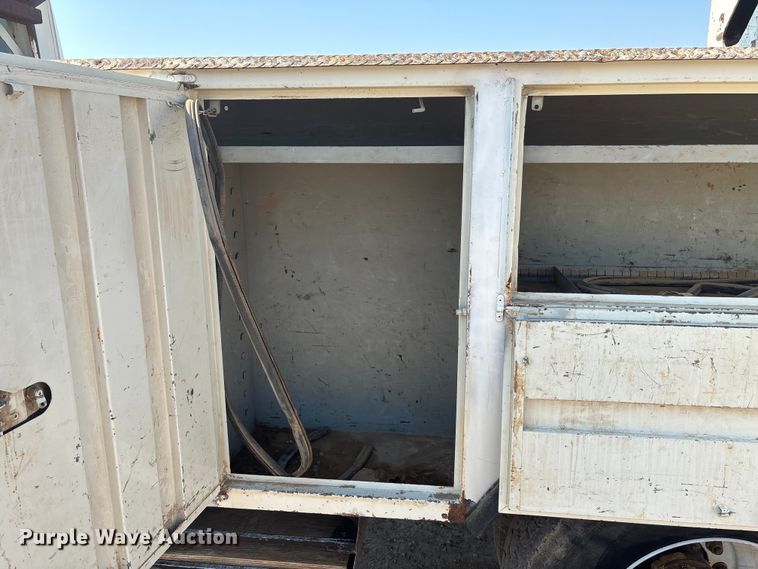 image for item DT3253 2006 International WorkStar 7300 digger derrick truck