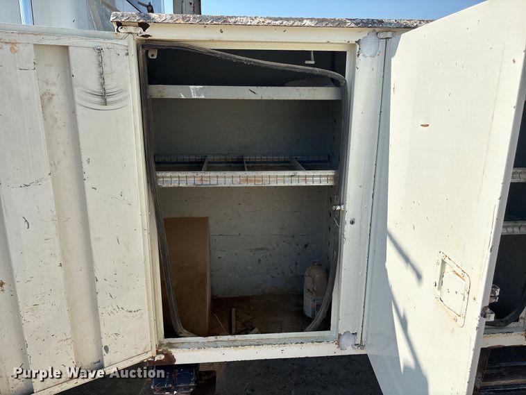 image for item DT3253 2006 International WorkStar 7300 digger derrick truck