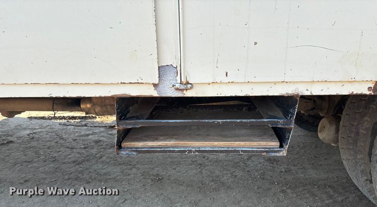 image for item DT3253 2006 International WorkStar 7300 digger derrick truck