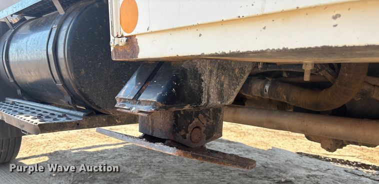 image for item DT3253 2006 International WorkStar 7300 digger derrick truck