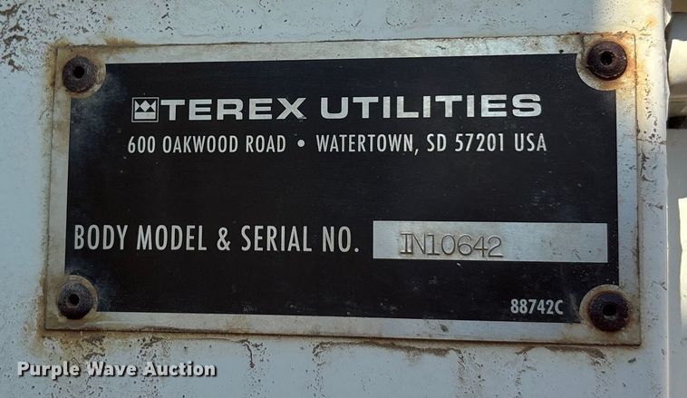 image for item DT3253 2006 International WorkStar 7300 digger derrick truck