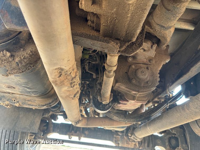 image for item DT3253 2006 International WorkStar 7300 digger derrick truck