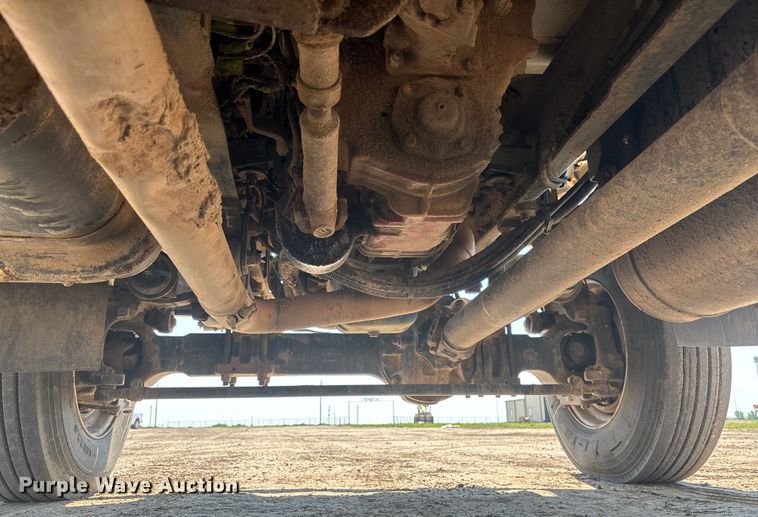 image for item DT3253 2006 International WorkStar 7300 digger derrick truck