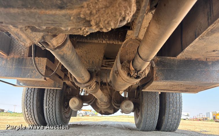 image for item DT3253 2006 International WorkStar 7300 digger derrick truck