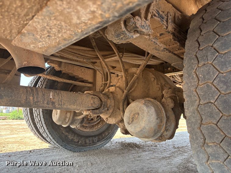 image for item DT3253 2006 International WorkStar 7300 digger derrick truck