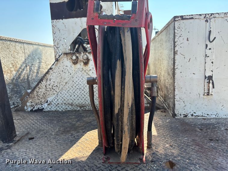 image for item DT3253 2006 International WorkStar 7300 digger derrick truck