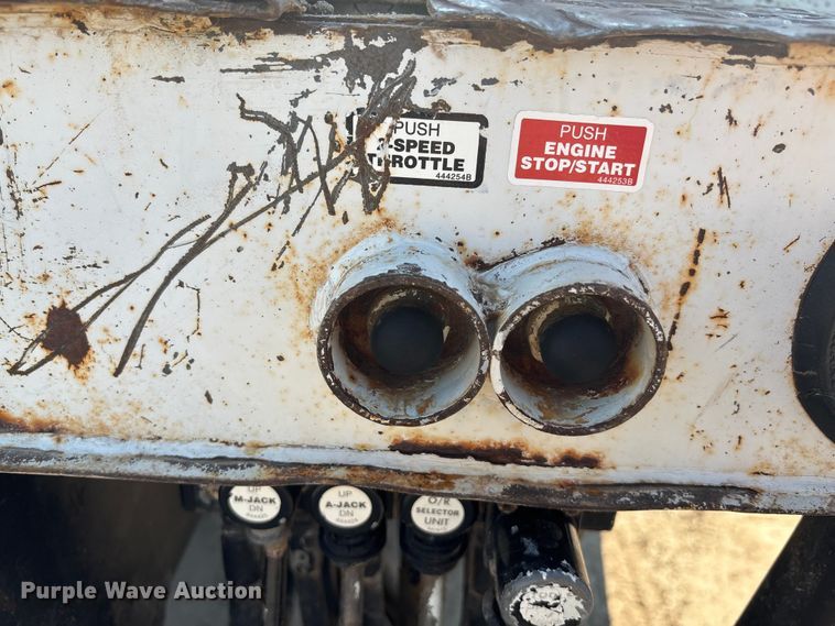 image for item DT3253 2006 International WorkStar 7300 digger derrick truck