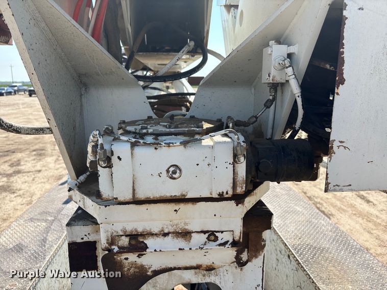 image for item DT3253 2006 International WorkStar 7300 digger derrick truck