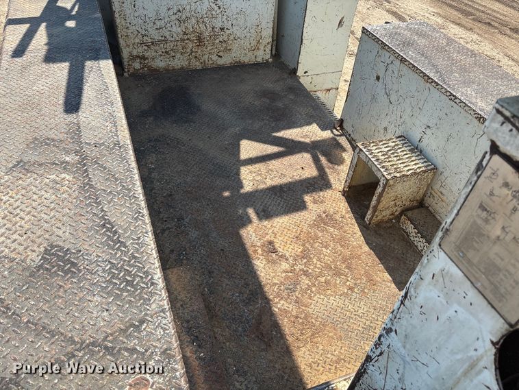 image for item DT3253 2006 International WorkStar 7300 digger derrick truck