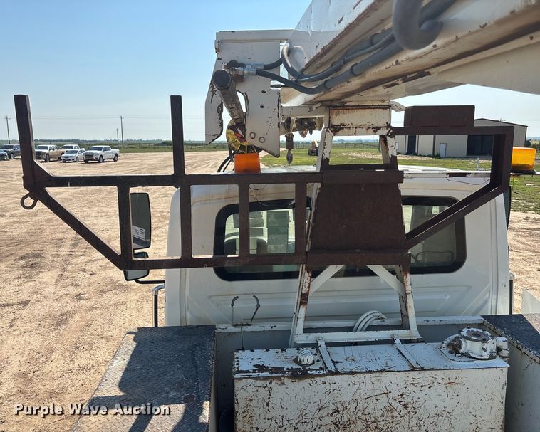 image for item DT3253 2006 International WorkStar 7300 digger derrick truck