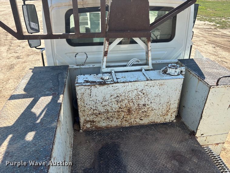 image for item DT3253 2006 International WorkStar 7300 digger derrick truck