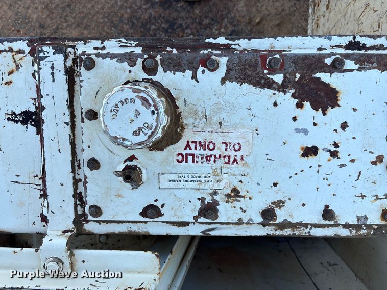 image for item DT3253 2006 International WorkStar 7300 digger derrick truck