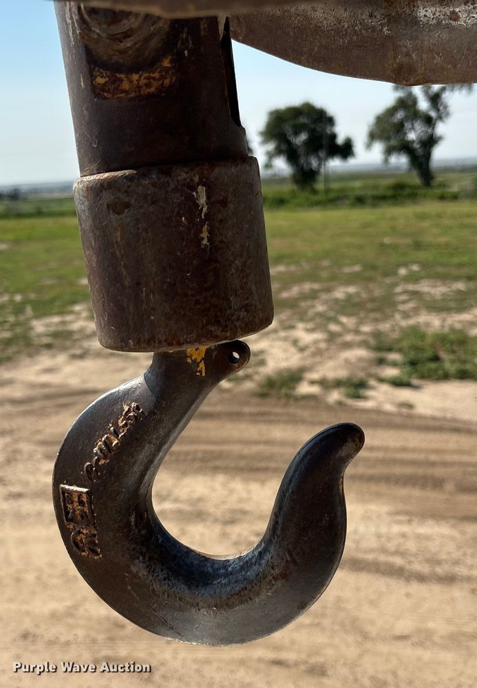 image for item DT3253 2006 International WorkStar 7300 digger derrick truck