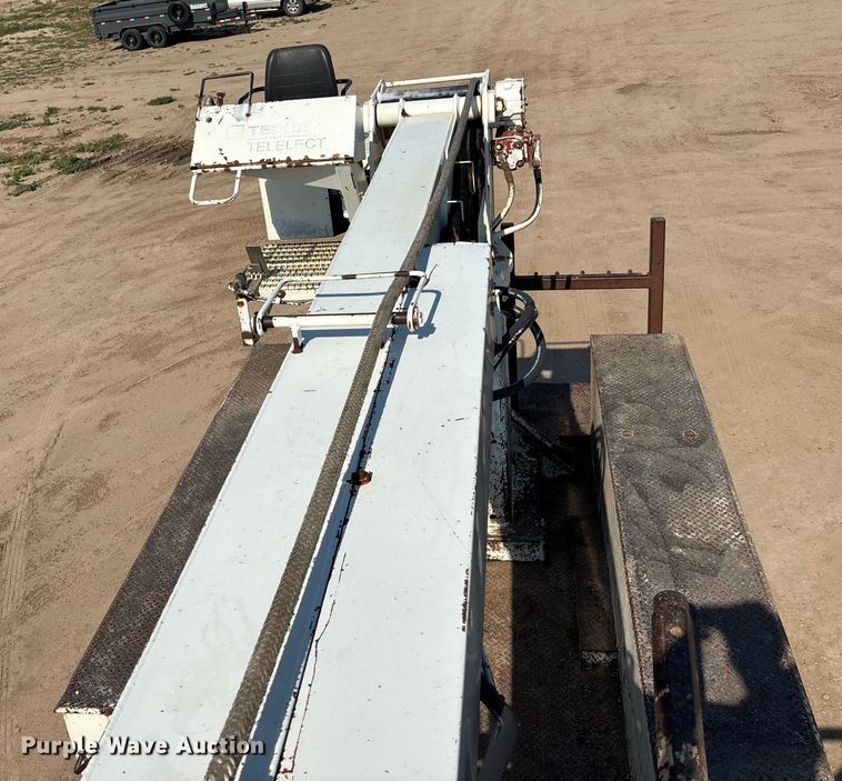 image for item DT3253 2006 International WorkStar 7300 digger derrick truck