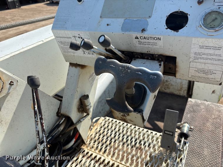 image for item DT3253 2006 International WorkStar 7300 digger derrick truck