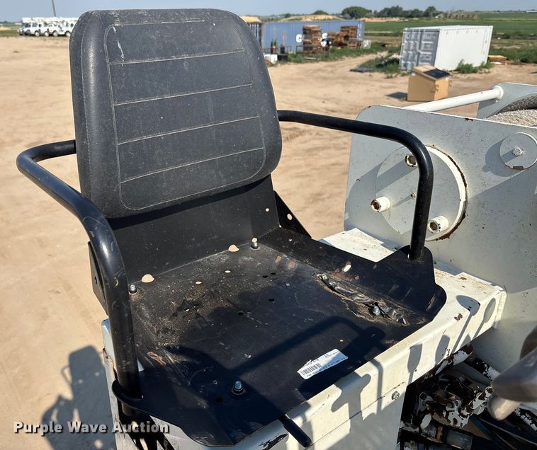 image for item DT3253 2006 International WorkStar 7300 digger derrick truck