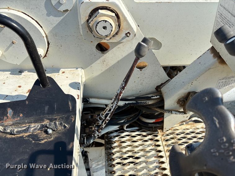 image for item DT3253 2006 International WorkStar 7300 digger derrick truck