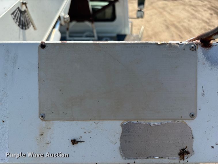 image for item DT3253 2006 International WorkStar 7300 digger derrick truck