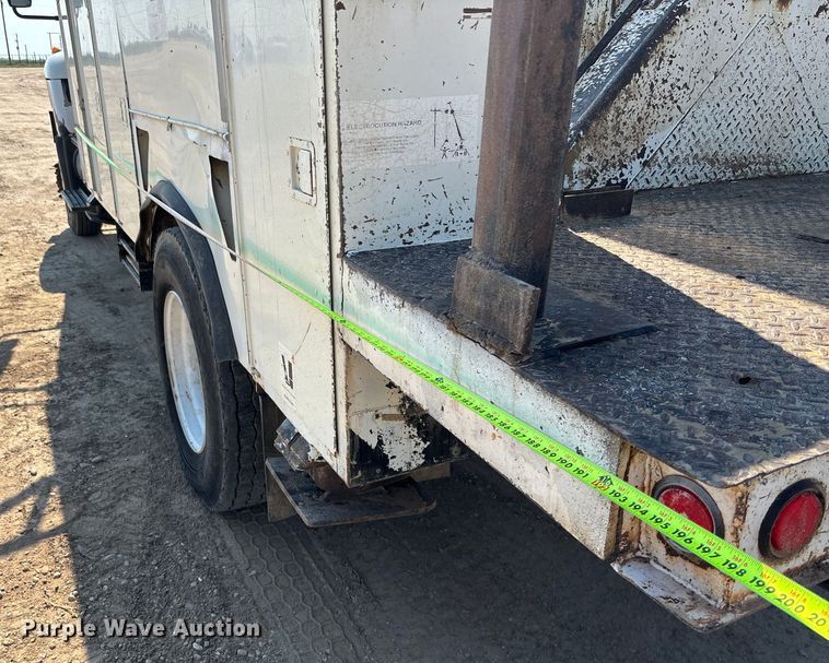 image for item DT3253 2006 International WorkStar 7300 digger derrick truck