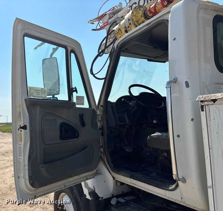 image for item DT3253 2006 International WorkStar 7300 digger derrick truck