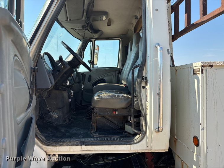 image for item DT3253 2006 International WorkStar 7300 digger derrick truck